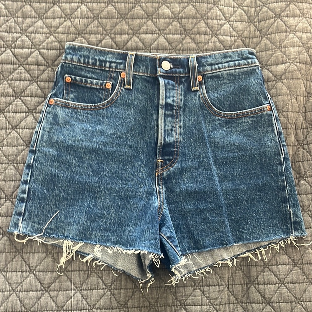 Levi’s Ribcage Shorts - new without tag! Thick & quality denim